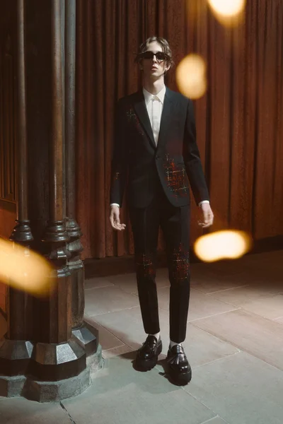 Look 11